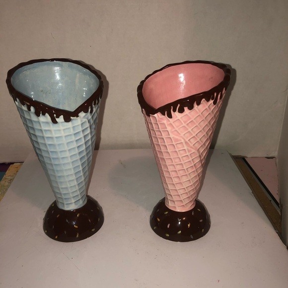 Whimsical Blue and Pink Cuisinart Waffle Cone Cups- excellent shape-7” tall used - Picture 9 of 9